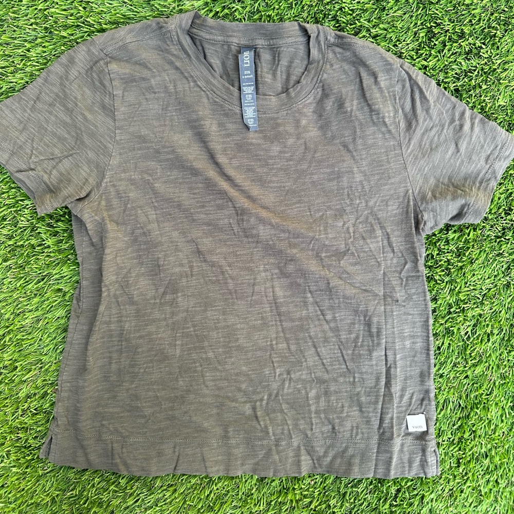 Vuori T Shirt Women's Small Green Sage Crewneck Cotton Crop Split Side